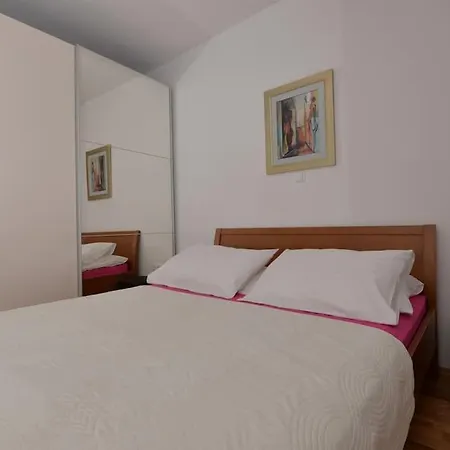 Sunny Holidays - 2 Bedrooms Makarska