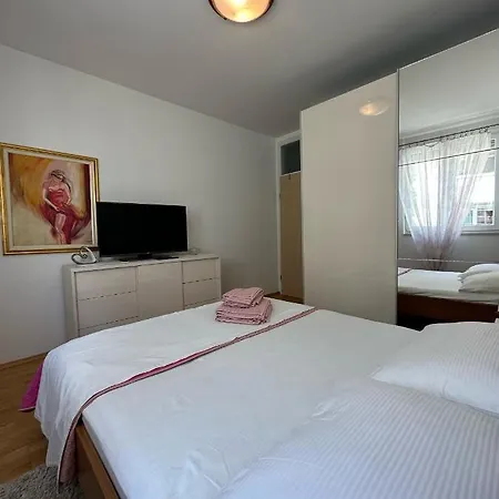 Sunny Holidays - 2 Bedrooms Apartment