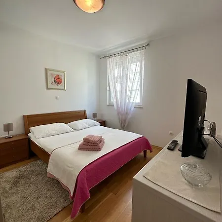Apartment Sunny Holidays - 2 Bedrooms Makarska