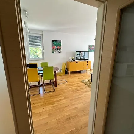 Sunny Holidays - 2 Bedrooms Apartment Makarska