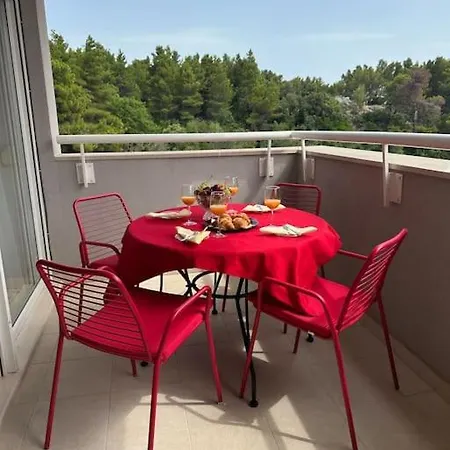 Sunny Holidays - 2 Bedrooms Apartment Makarska
