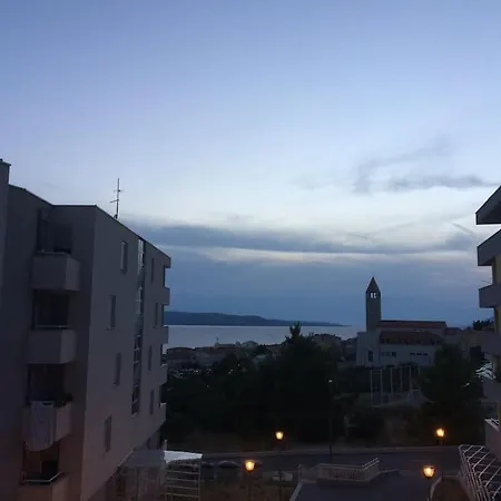 Sunny Holidays - 2 Bedrooms Apartment