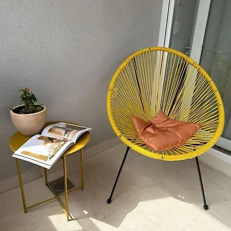 Sunny Holidays - 2 Bedrooms Apartment Makarska