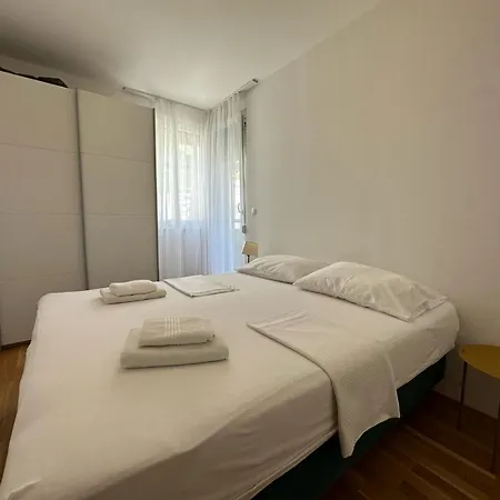 Apartment Sunny Holidays - 2 Bedrooms *