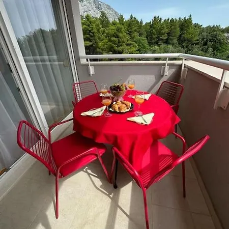 Sunny Holidays - 2 Bedrooms Apartment Makarska
