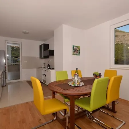 Sunny Holidays - 2 Bedrooms Apartment